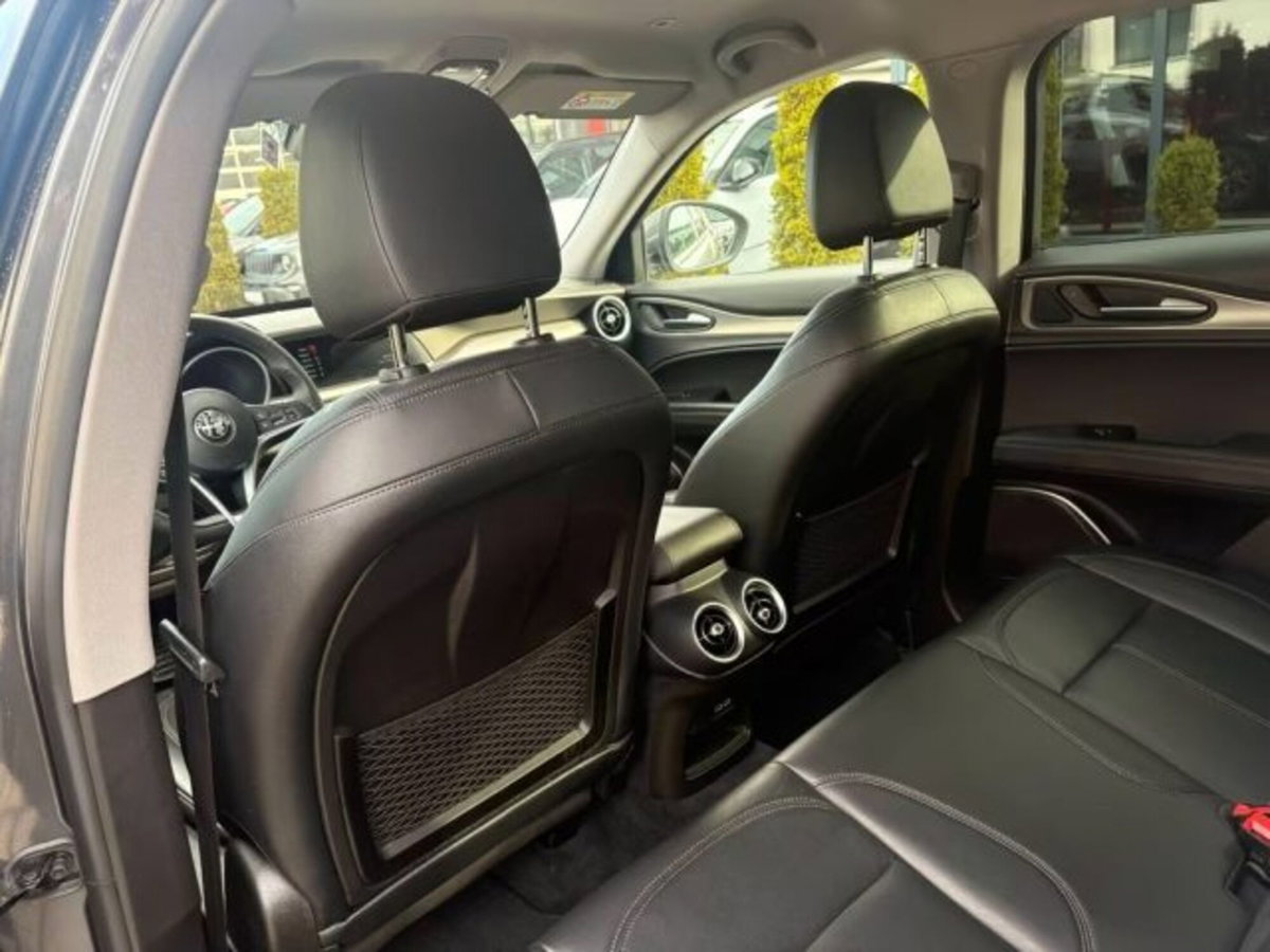 Alfa Romeo Stelvio Stelvio 2.0 Turbo 200 CV AT8 Q4 Super Business (16)