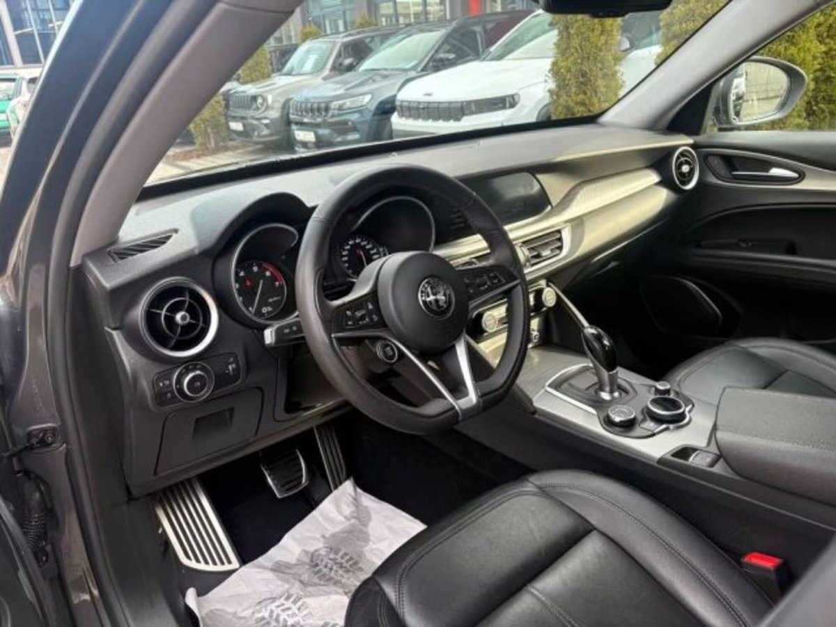 Alfa Romeo Stelvio Stelvio 2.0 Turbo 200 CV AT8 Q4 Super Business (8)