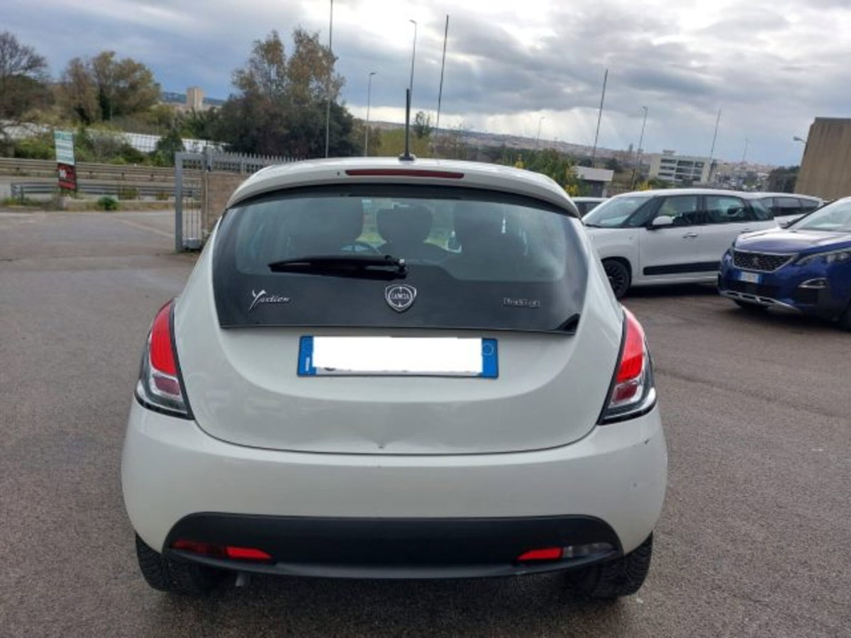 Lancia Ypsilon 1.0 FireFly 5 porte S&S Hybrid Ecochic Silver (6)