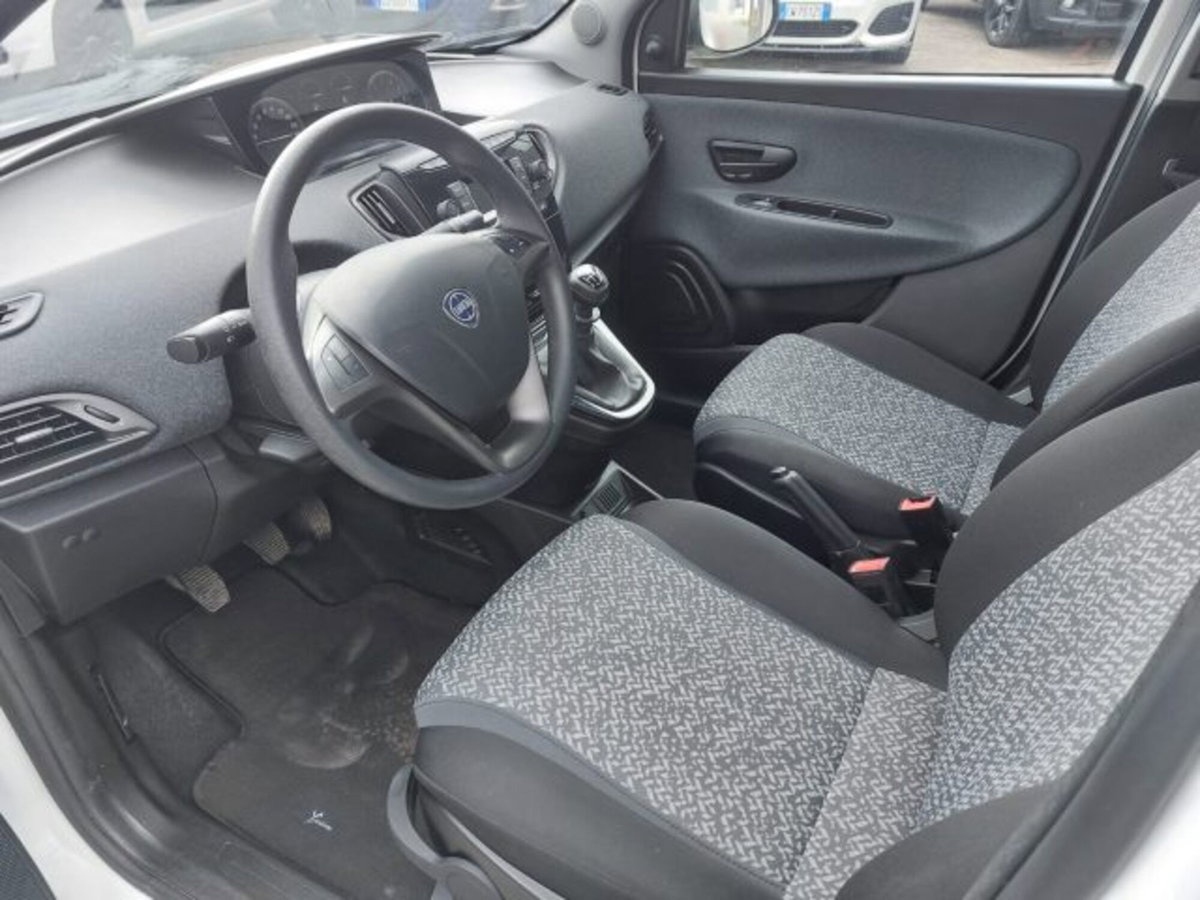Lancia Ypsilon 1.0 FireFly 5 porte S&S Hybrid Ecochic Silver (7)