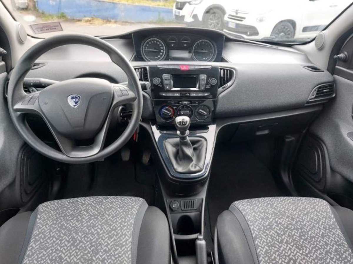 Lancia Ypsilon 1.0 FireFly 5 porte S&S Hybrid Ecochic Silver (9)