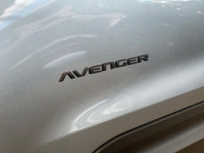 Jeep Avenger 1.2 turbo e-hybrid mhev Upland 4xe 145cv edct6 (8)