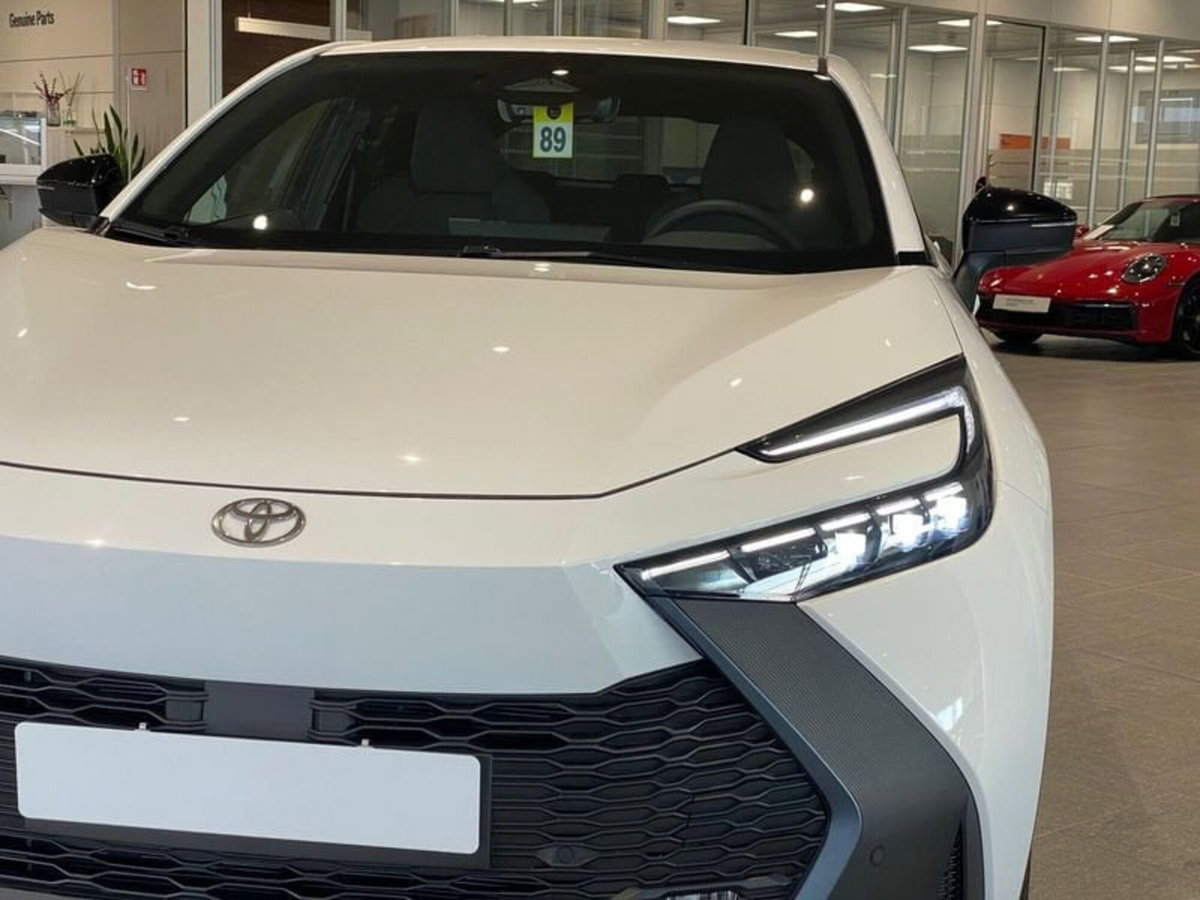 Toyota Toyota C-HR 2.0 phev Trend fwd e-cvt (11)