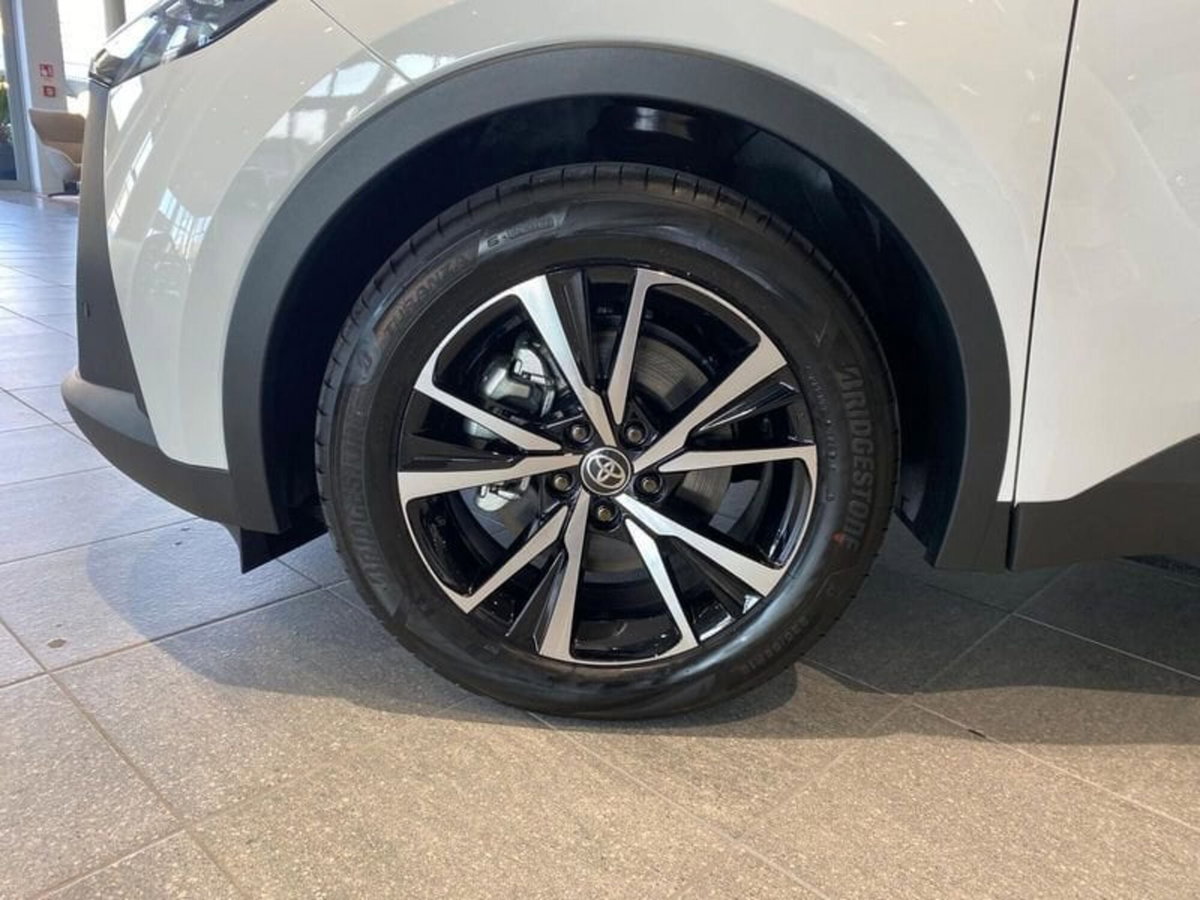 Toyota Toyota C-HR 2.0 phev Trend fwd e-cvt (13)