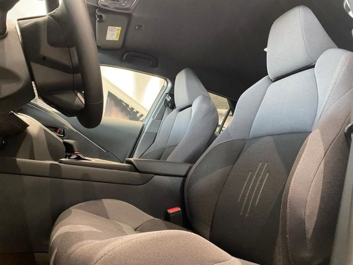 Toyota Toyota C-HR 2.0 phev Trend fwd e-cvt (15)