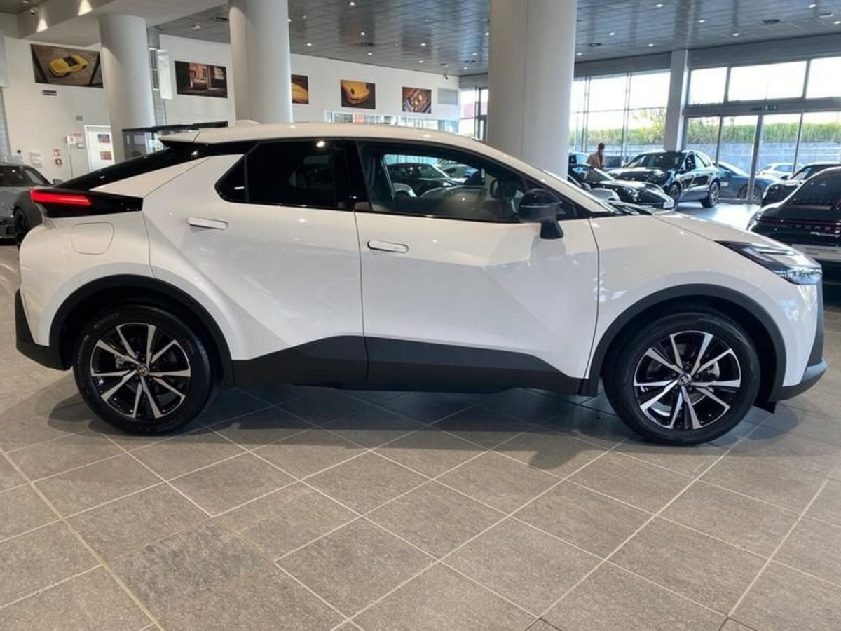 Toyota Toyota C-HR 2.0 phev Trend fwd e-cvt (3)