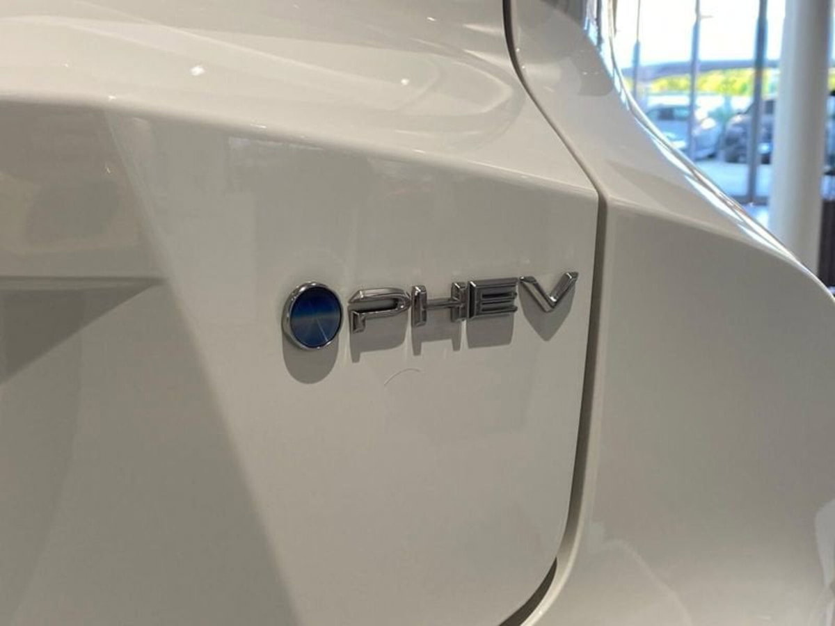 Toyota Toyota C-HR 2.0 phev Trend fwd e-cvt (6)