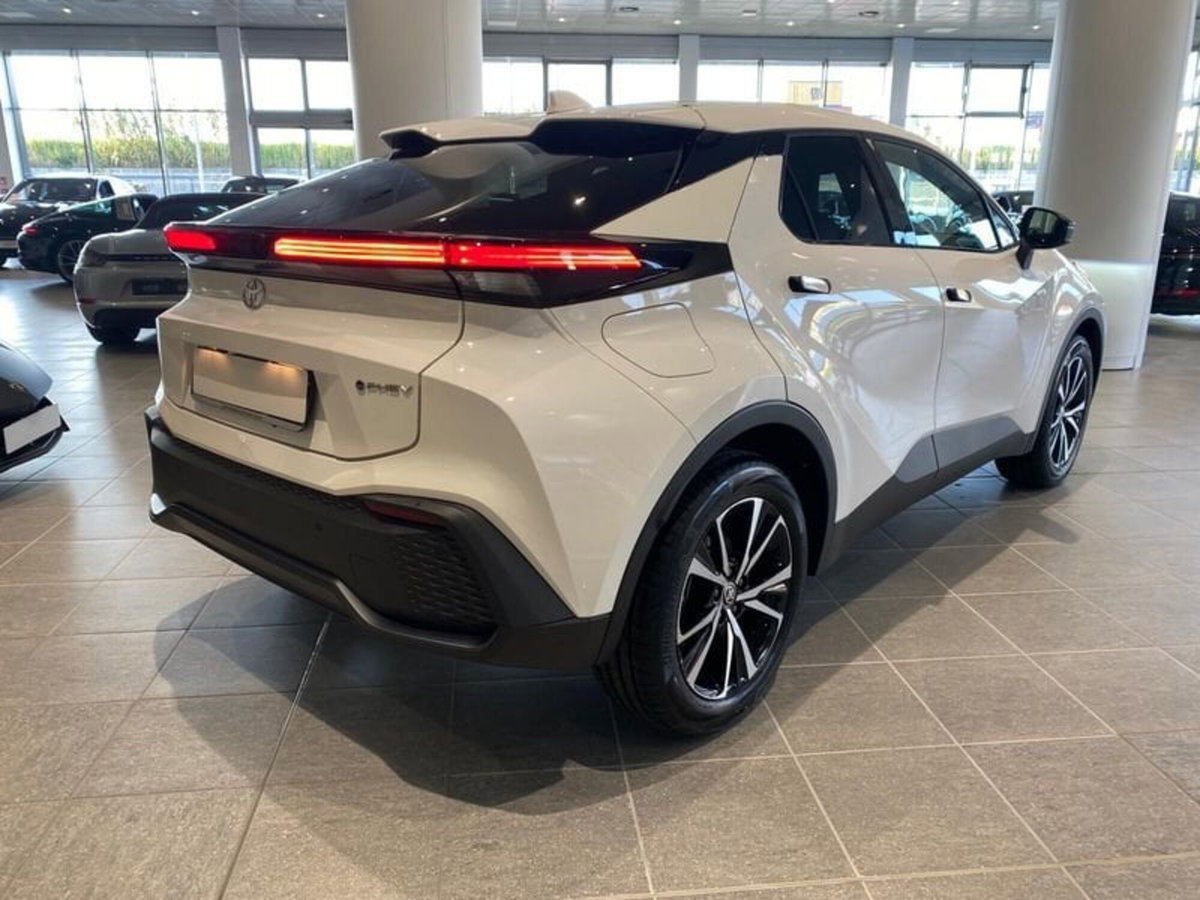Toyota Toyota C-HR 2.0 phev Trend fwd e-cvt (7)