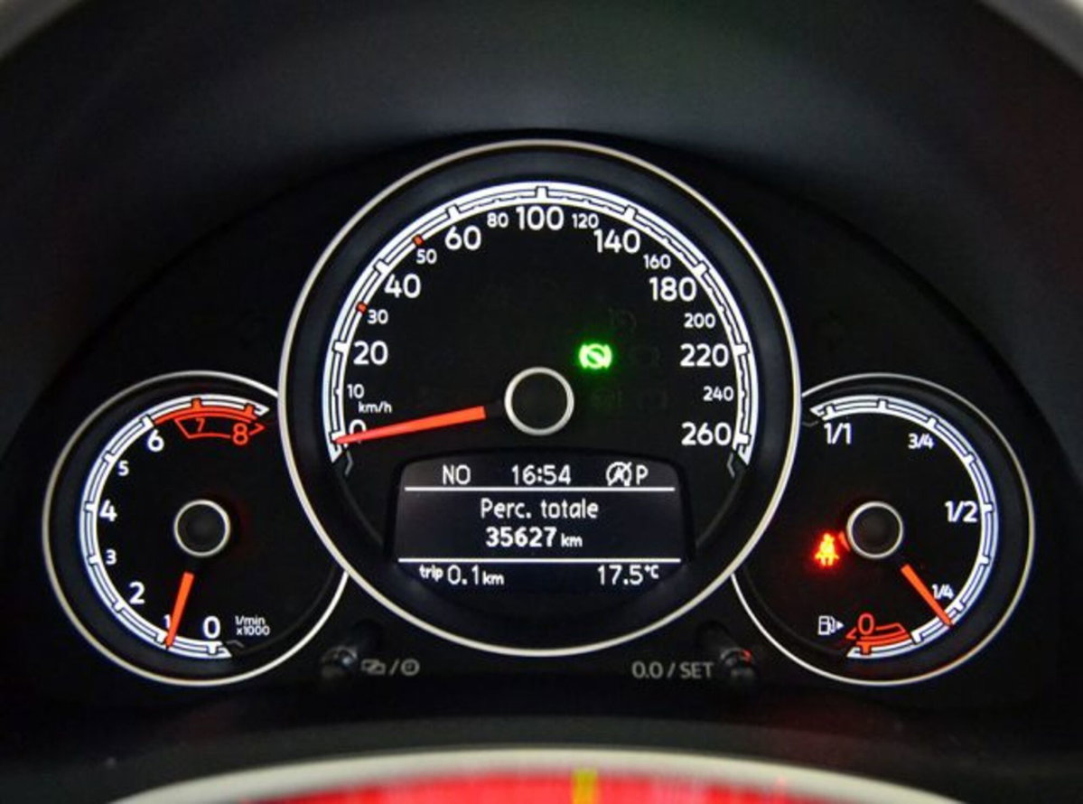 Volkswagen Maggiolino Cabrio 1.2 TSI Design (11)