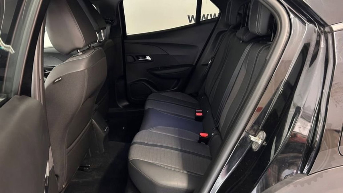 Peugeot 2008 1.2 puretech Active s&s 100cv (17)