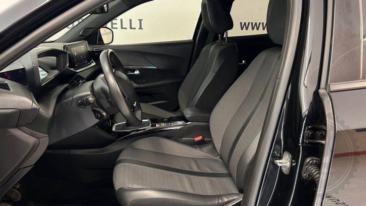Peugeot 2008 1.2 puretech Active s&s 100cv (7)