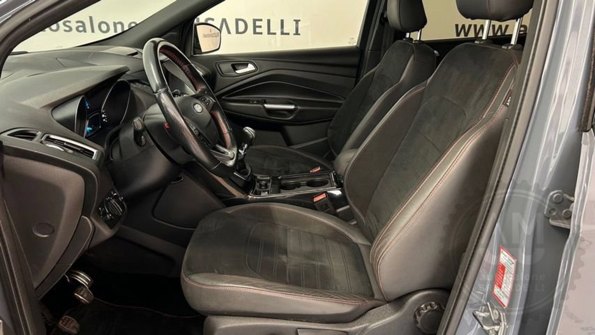 Ford Kuga 1.5 EcoBoost 120 CV S&S 2WD ST-Line (9)