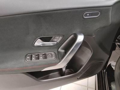 Mercedes-Benz Classe A 180 Premium (16)
