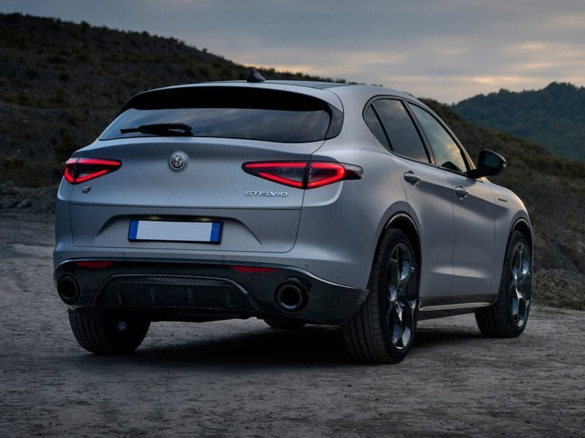 Alfa Romeo Stelvio 2.2 t Veloce rwd 160cv auto (2)