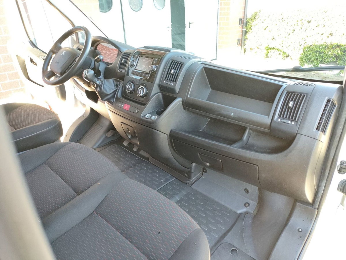 Peugeot Boxer Furgone 330 2.2 BlueHDi 140 S&S PC-TN Furgone Premium (10)