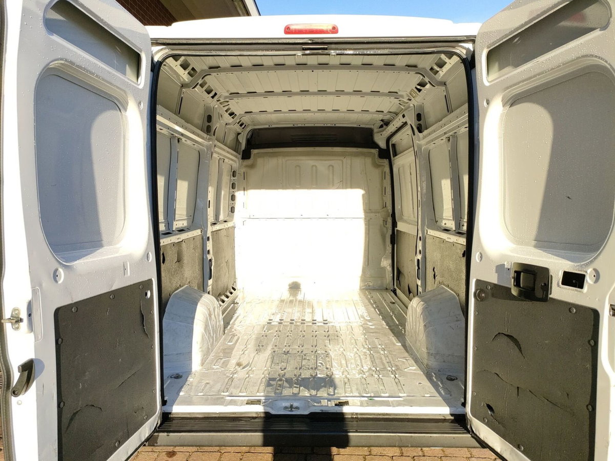 Peugeot Boxer Furgone 330 2.2 BlueHDi 140 S&S PC-TN Furgone Premium (9)