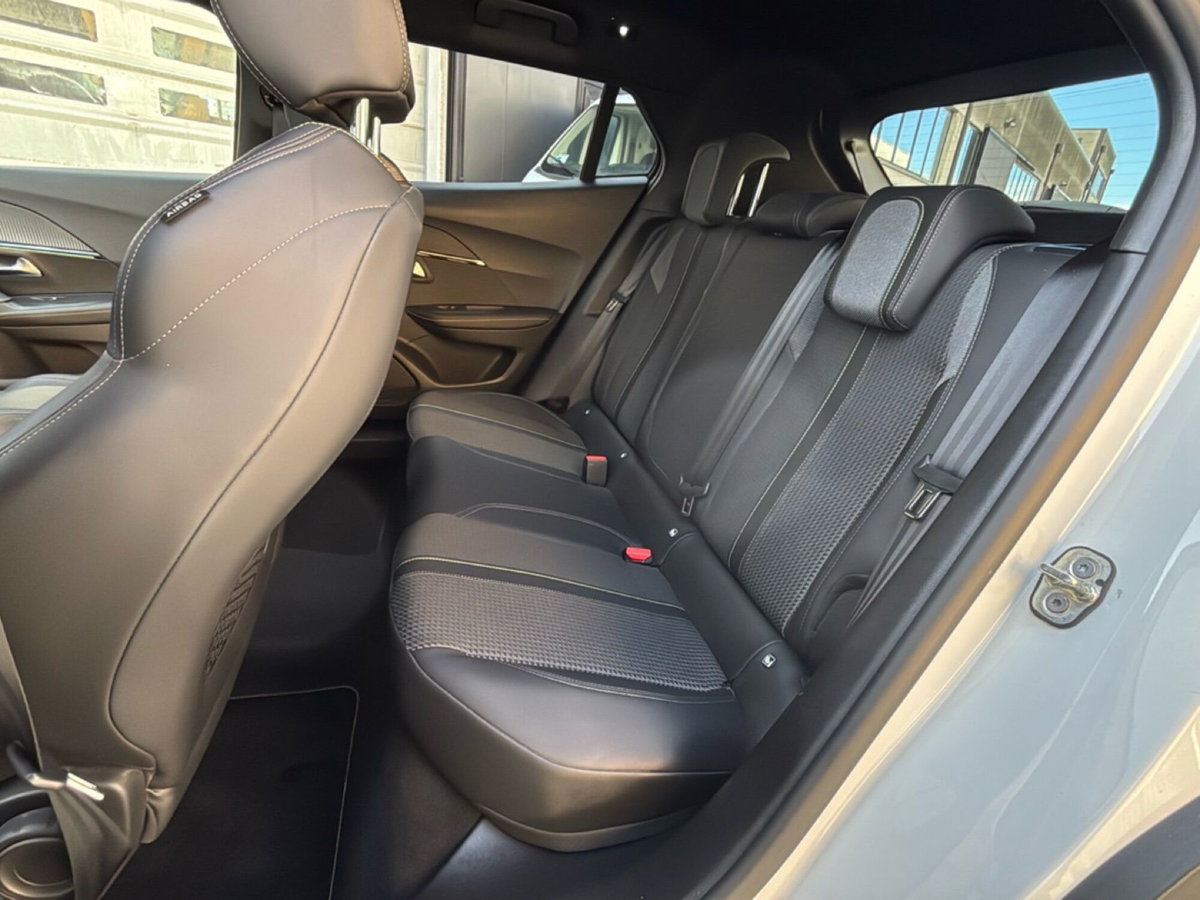 Peugeot 2008 BlueHDi 110 S&S GT (11)