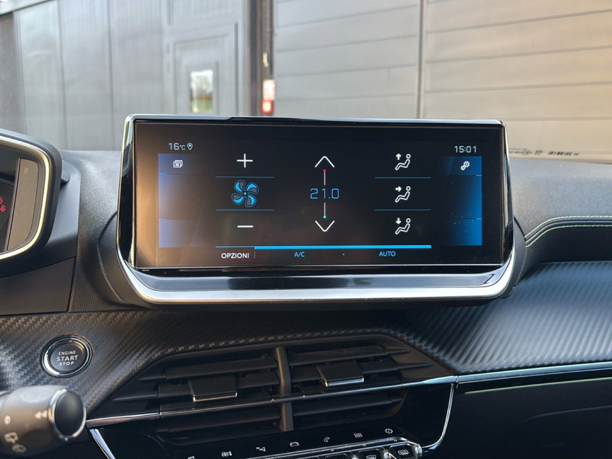Peugeot 2008 BlueHDi 110 S&S GT (13)