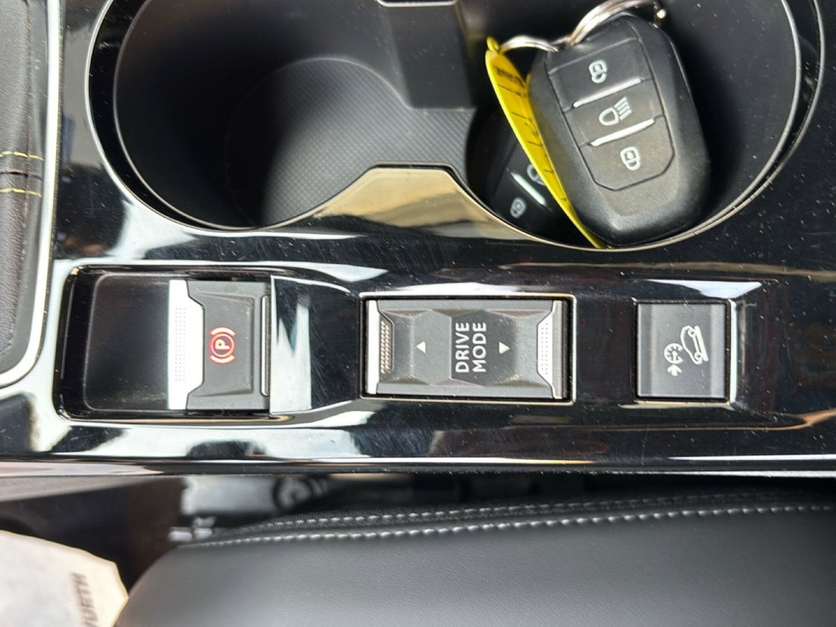 Peugeot 2008 BlueHDi 110 S&S GT (18)
