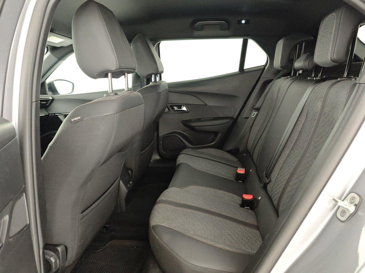 Peugeot 2008 PureTech 100 S&S Allure (12)