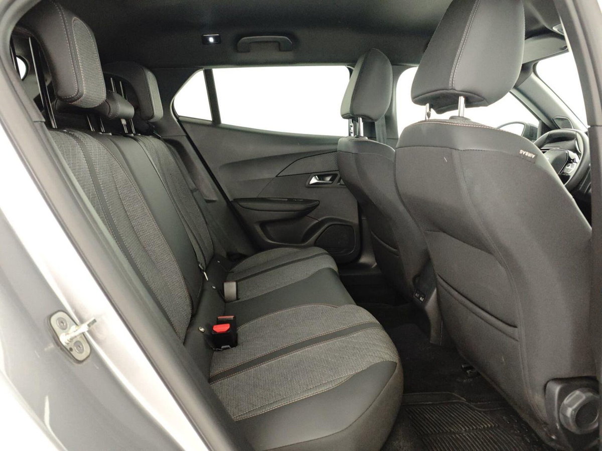 Peugeot 2008 PureTech 100 S&S Allure (15)