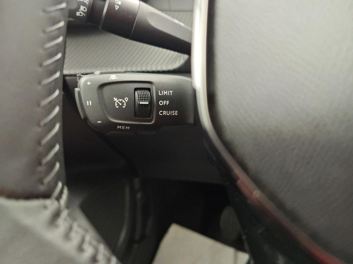 Peugeot 2008 PureTech 100 S&S Allure (18)