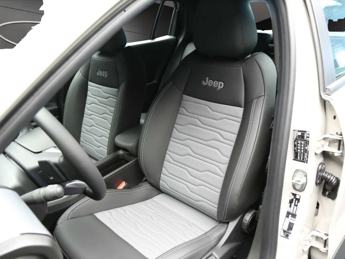 Jeep Avenger 1.2 turbo e-hybrid mhev Upland 4xe 145cv edct6 (10)