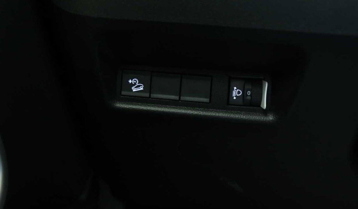 Jeep Avenger 1.2 turbo e-hybrid mhev Upland 4xe 145cv edct6 (11)