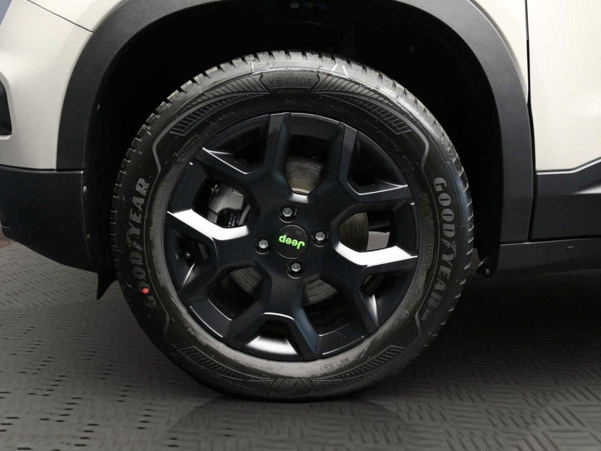 Jeep Avenger 1.2 turbo e-hybrid mhev Upland 4xe 145cv edct6 (2)