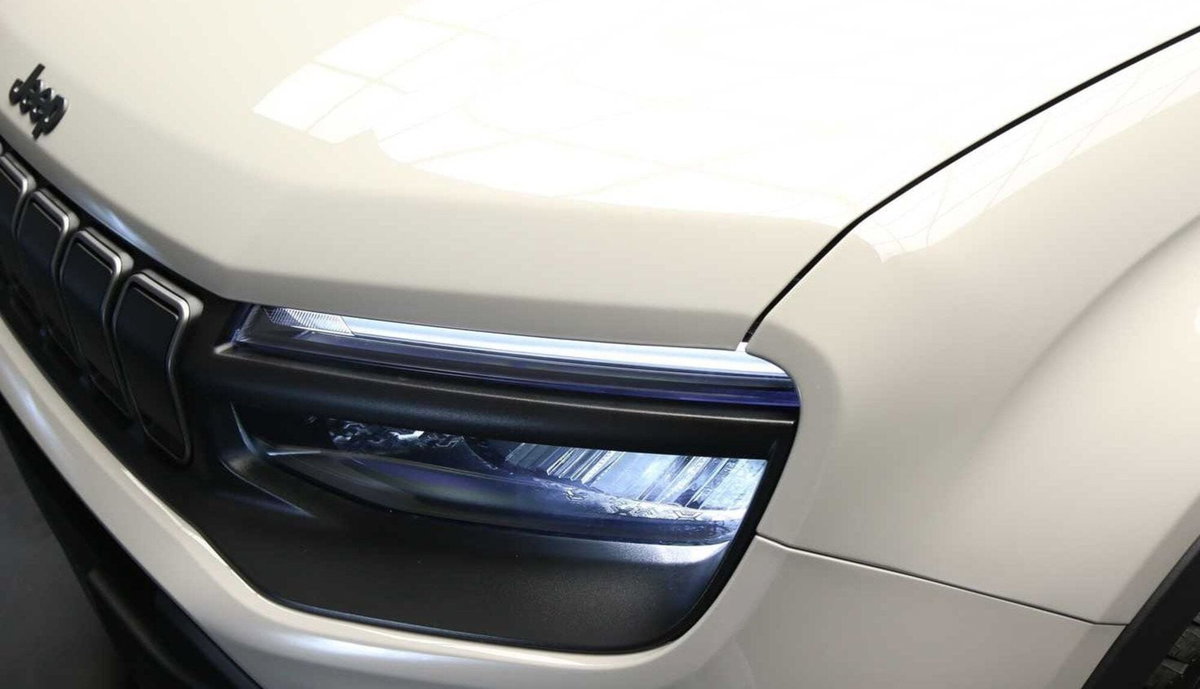 Jeep Avenger 1.2 turbo e-hybrid mhev Upland 4xe 145cv edct6 (3)