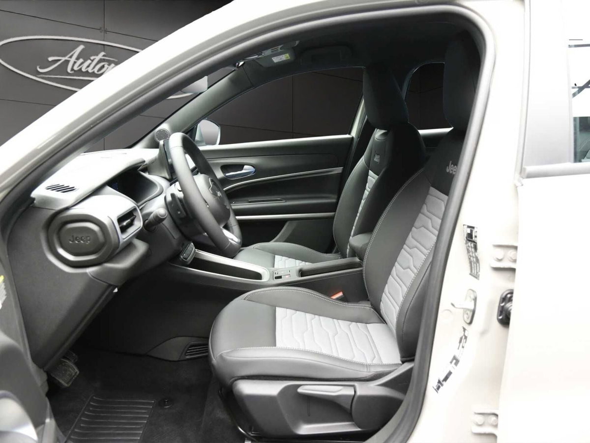 Jeep Avenger 1.2 turbo e-hybrid mhev Upland 4xe 145cv edct6 (8)