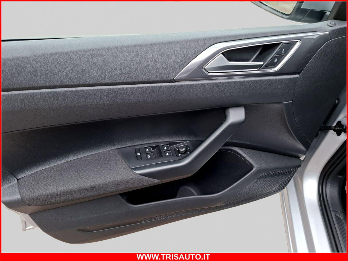 Volkswagen Polo 1.0 tsi Style 95cv (12)