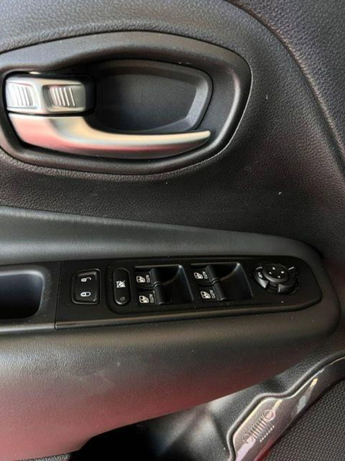 Jeep Renegade 1.3 T4 190CV PHEV 4xe AT6 Limited (11)