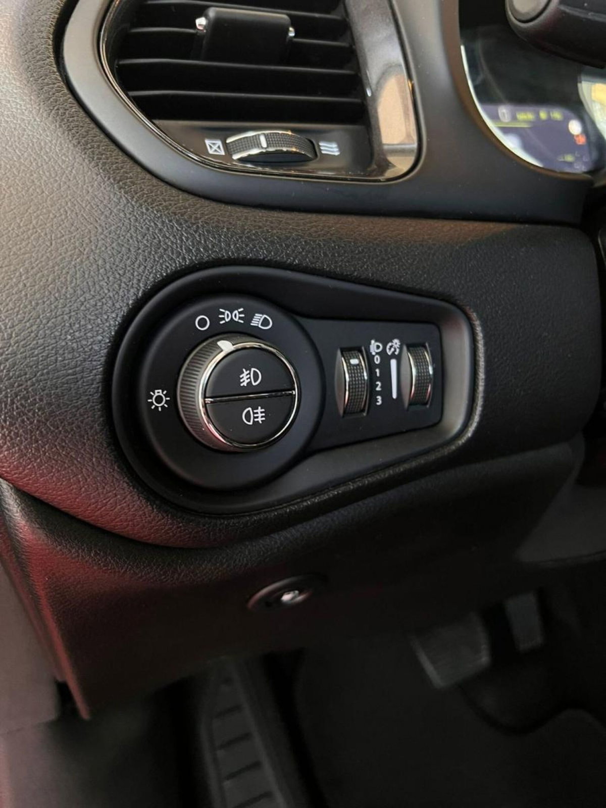 Jeep Renegade 1.3 T4 190CV PHEV 4xe AT6 Limited (12)