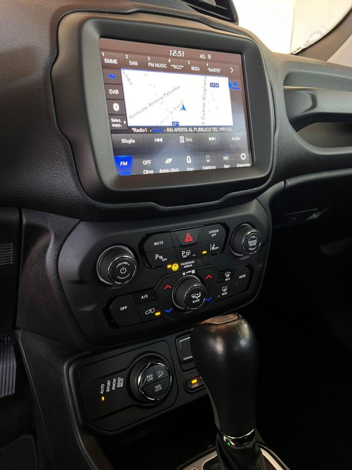 Jeep Renegade 1.3 T4 190CV PHEV 4xe AT6 Limited (14)