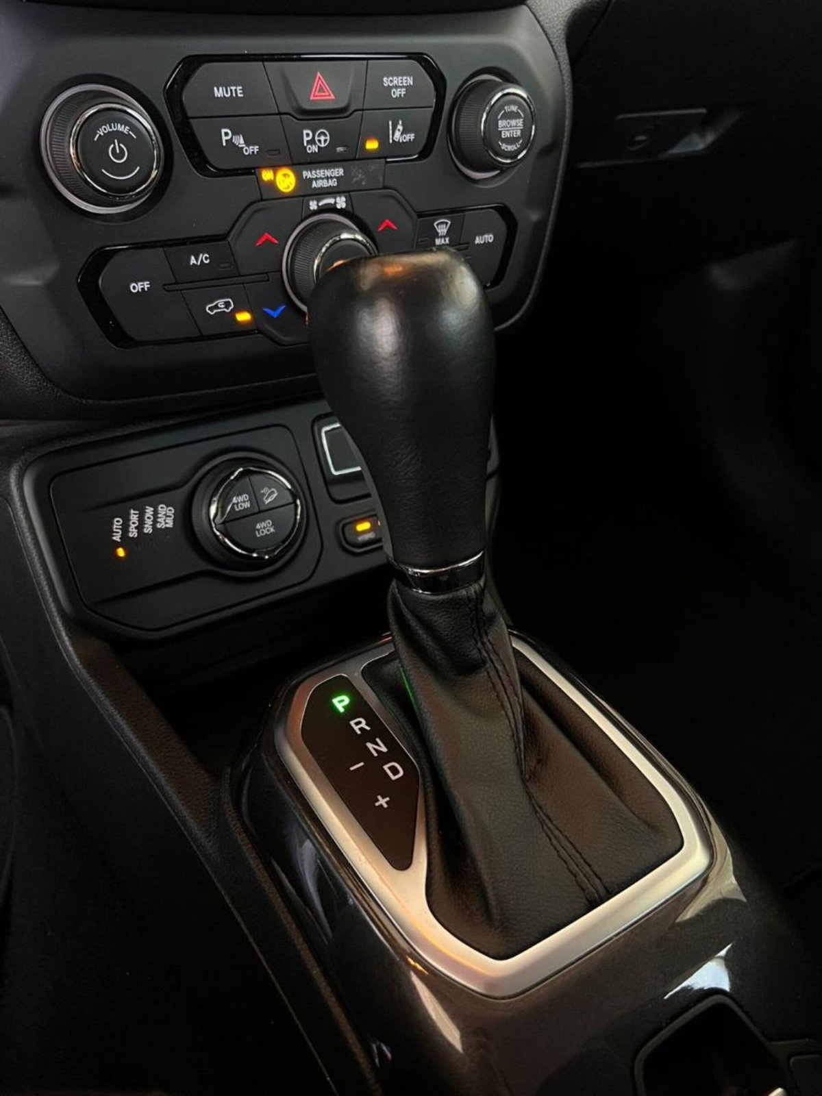 Jeep Renegade 1.3 T4 190CV PHEV 4xe AT6 Limited (15)