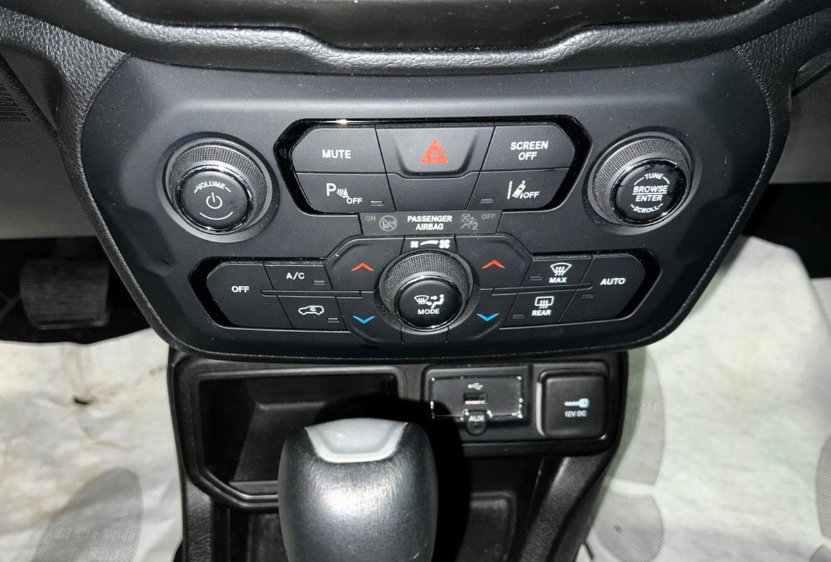 Jeep Renegade 1.5 Turbo T4 MHEV Limited (14)