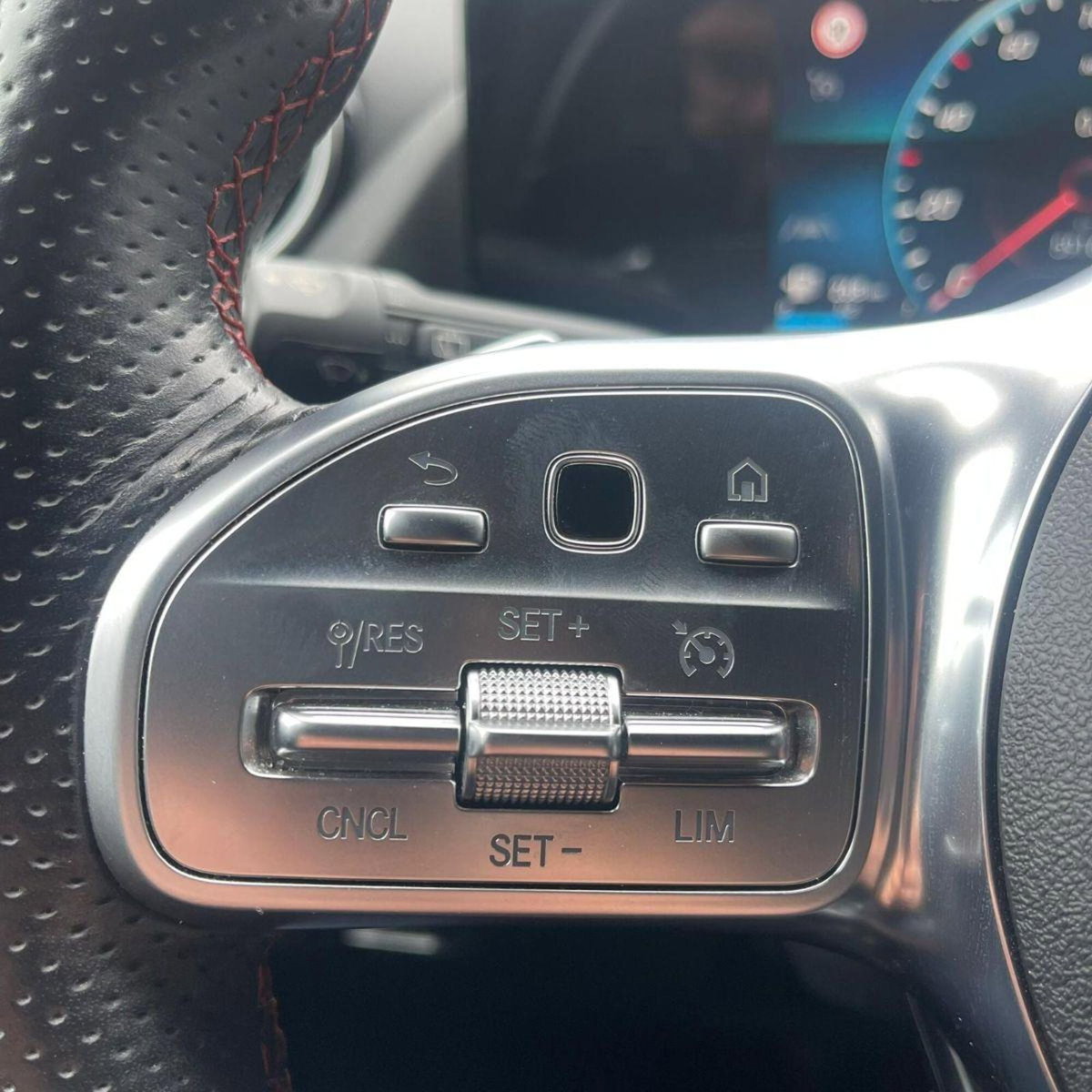 Mercedes-Benz GLA SUV 180 d Automatic Premium (11)