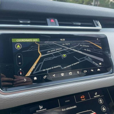 Land Rover Range Rover Velar 2.0D I4 240 CV R-Dynamic SE (10)