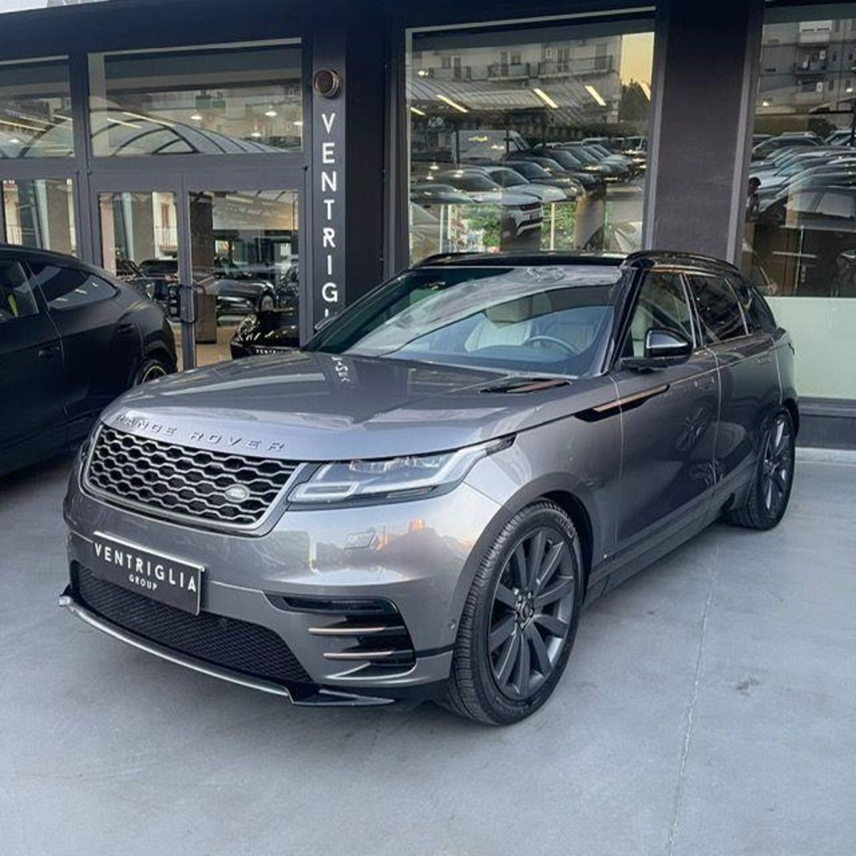 Land Rover Range Rover Velar 2.0D I4 240 CV R-Dynamic SE (2)
