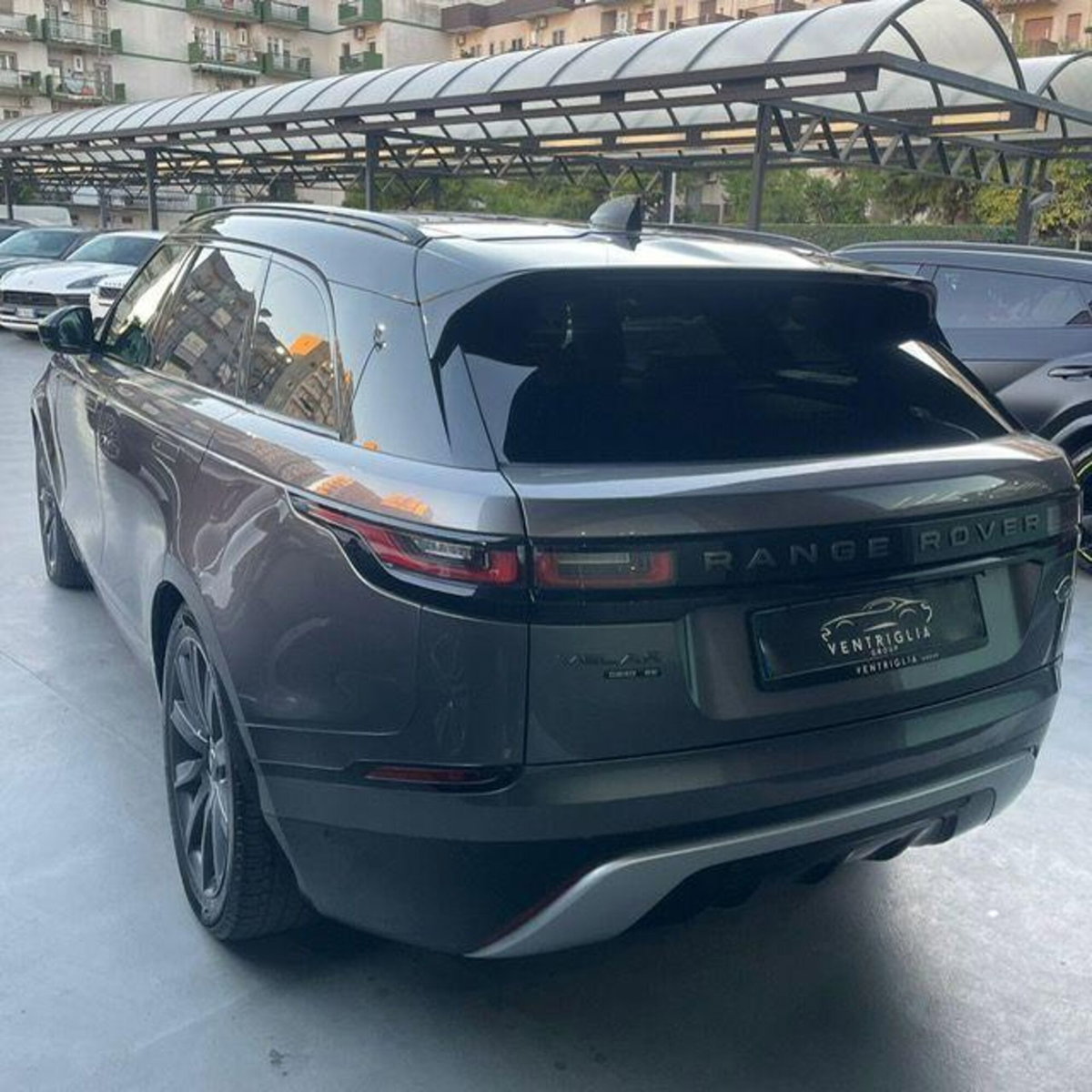 Land Rover Range Rover Velar 2.0D I4 240 CV R-Dynamic SE (3)