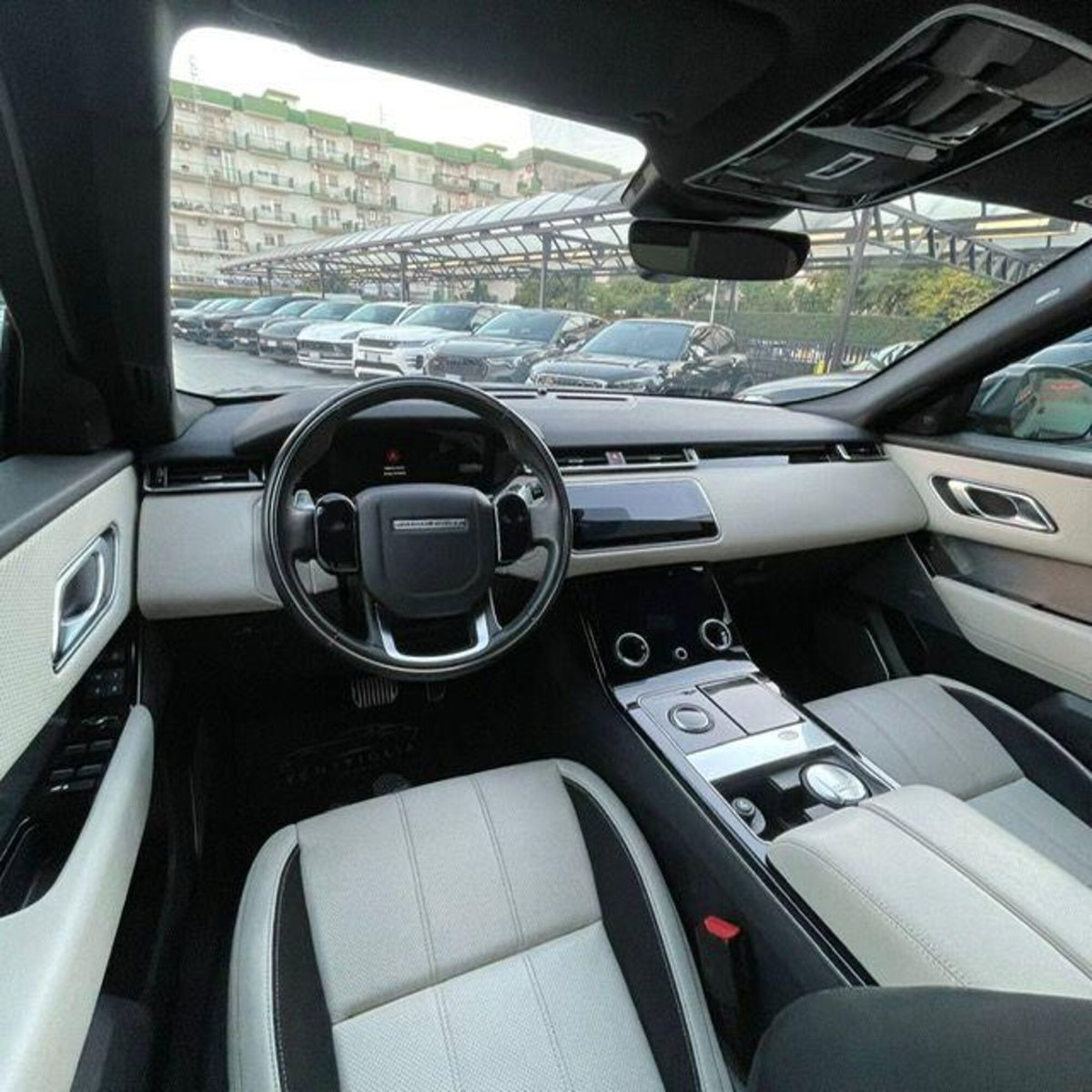 Land Rover Range Rover Velar 2.0D I4 240 CV R-Dynamic SE (9)