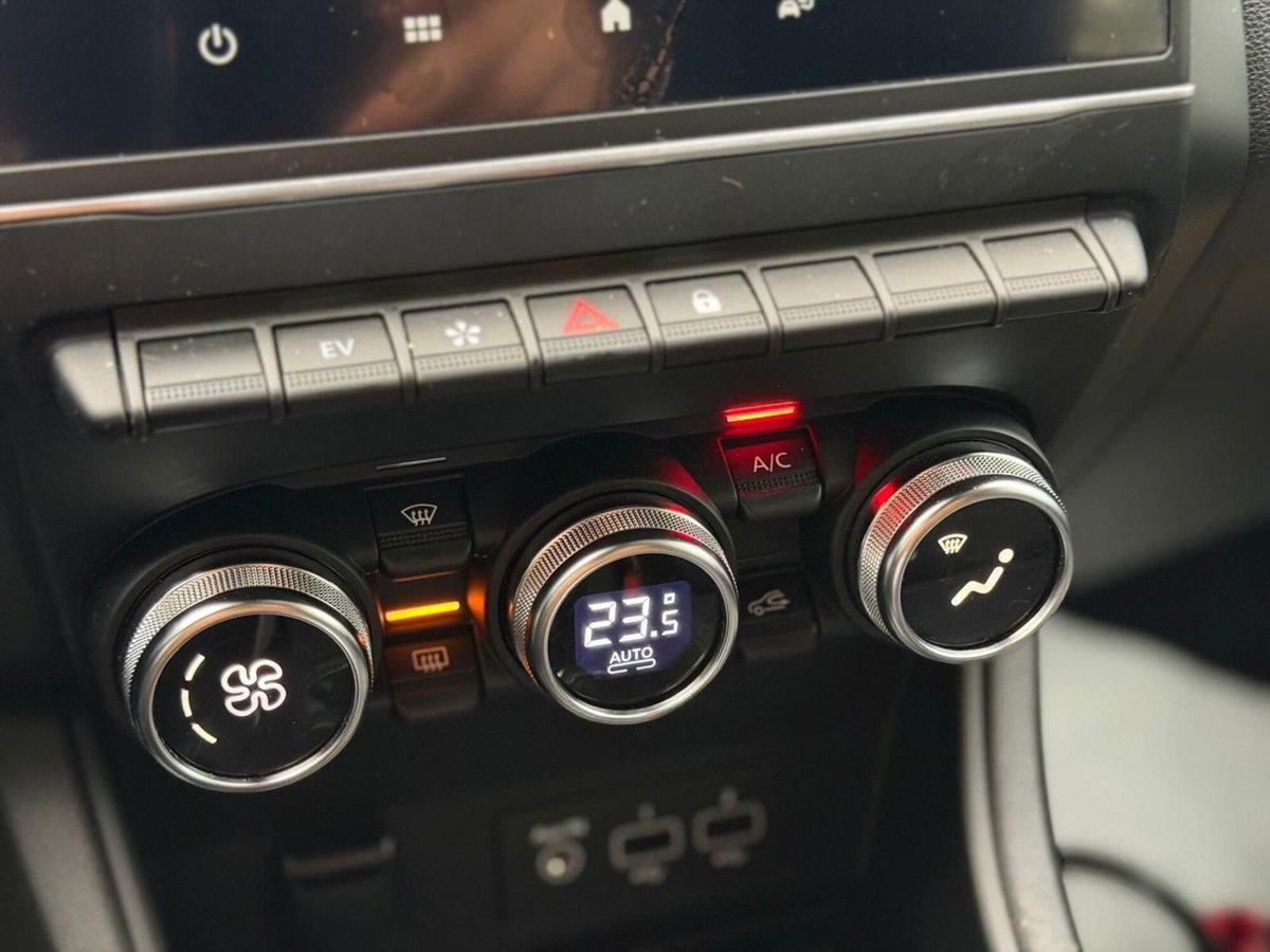 Renault Captur Full Hybrid E-Tech 145 CV Evolution (13)
