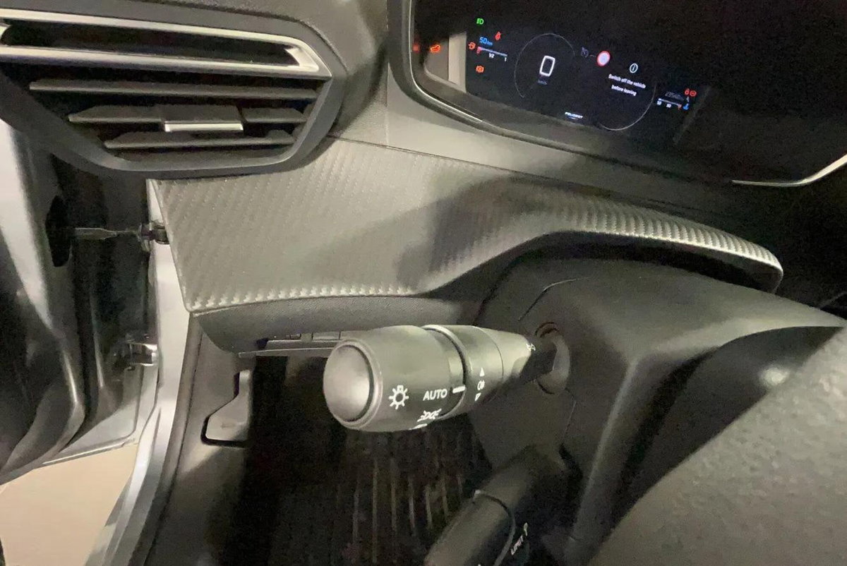 Peugeot 208 PureTech 100 Stop&Start 5 porte Allure (12)