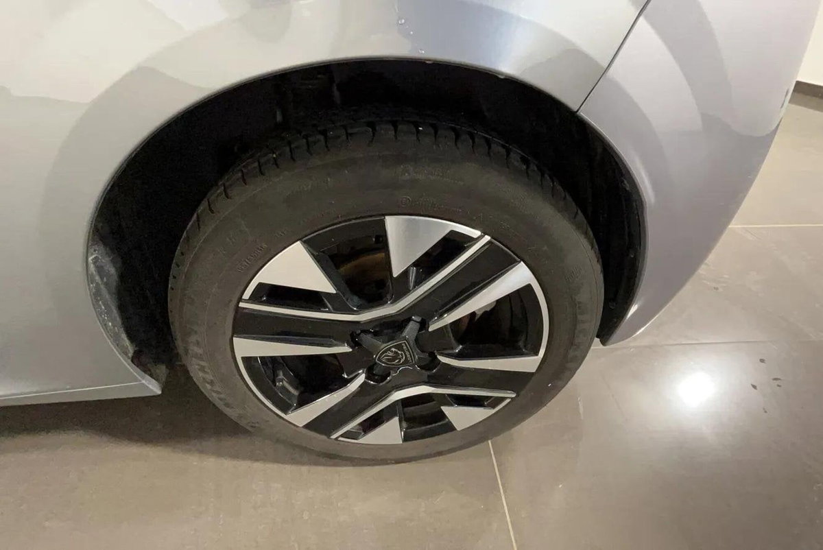 Peugeot 208 PureTech 100 Stop&Start 5 porte Allure (17)