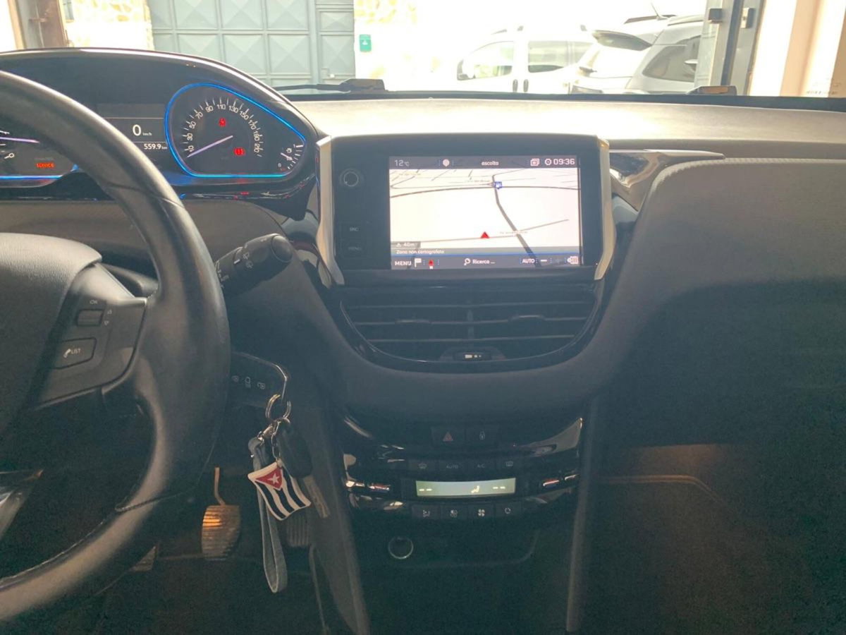 Peugeot 2008 100 S&S Allure (14)