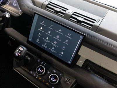 Land Rover Defender 90 3.0D I6 200 CV AWD Auto Commercial (15)