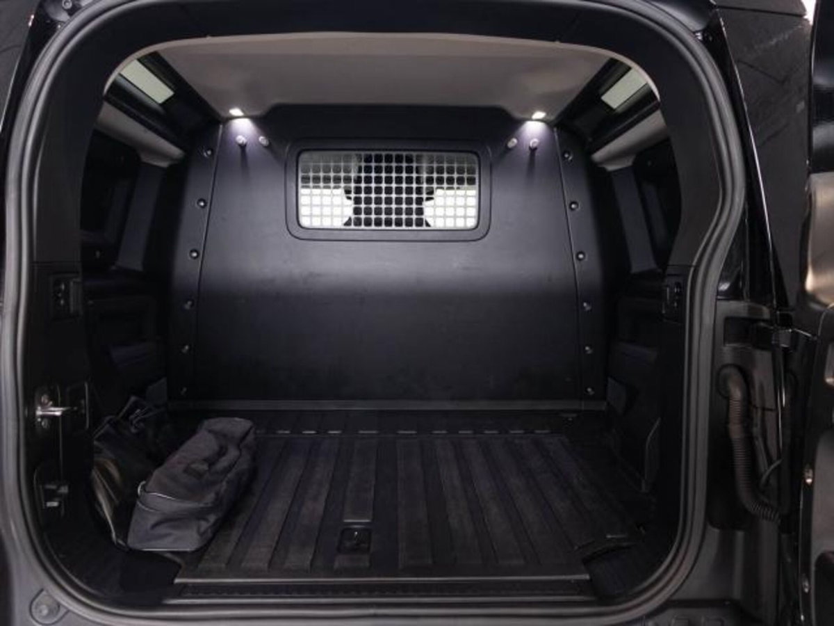 Land Rover Defender 90 3.0D I6 200 CV AWD Auto X-Dynamic HSE (8)