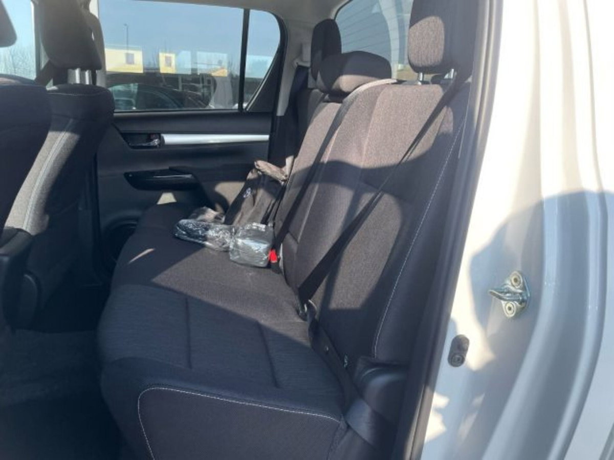 Toyota Hilux 2.D-4D 4WD porte Double Cab Executive (13)