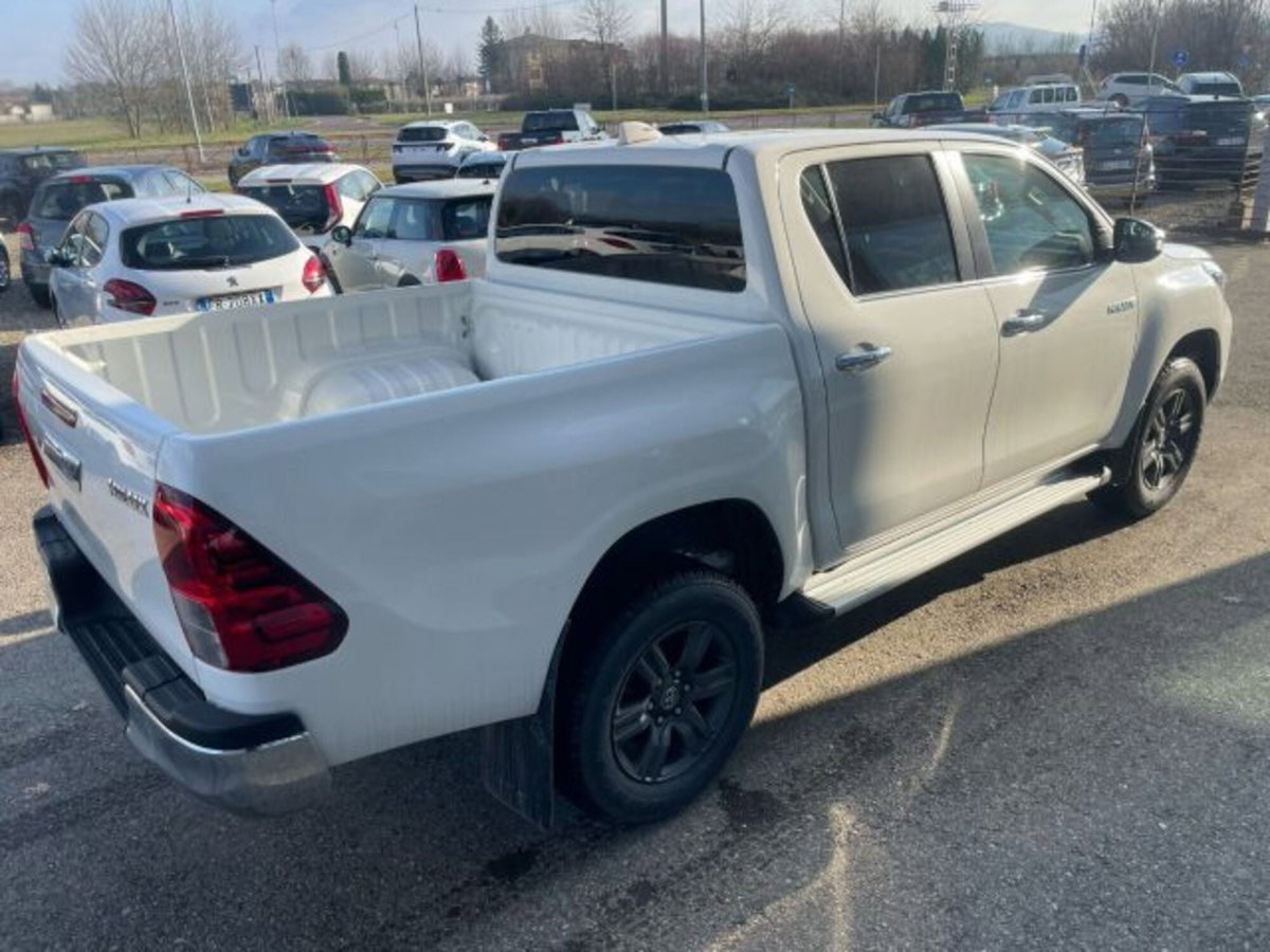 Toyota Hilux 2.D-4D 4WD porte Double Cab Executive (3)